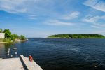 38 hraniční řeka Narva na druhém břehu ruská hlídková věž