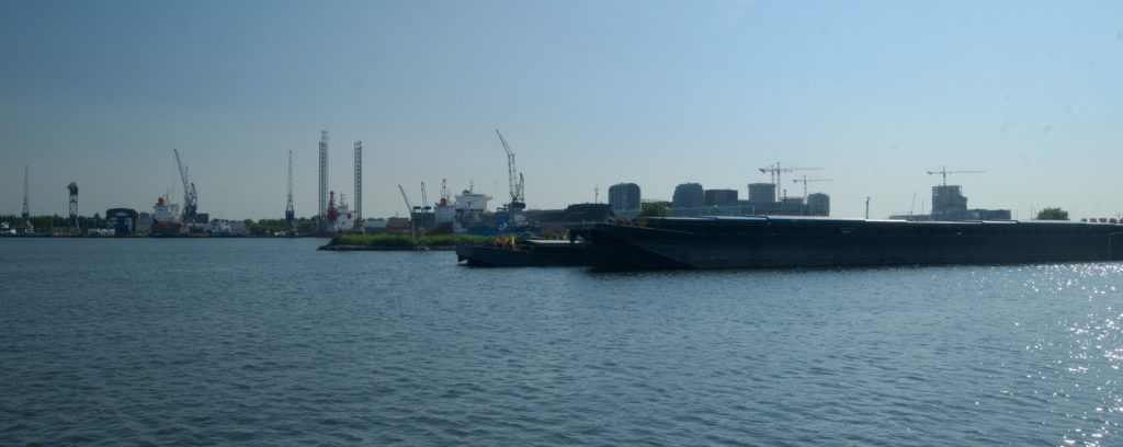 Amsterdam přístav ve městě