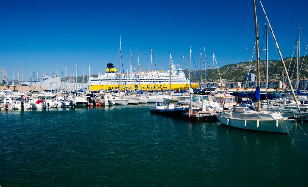 46 Toulon přístav