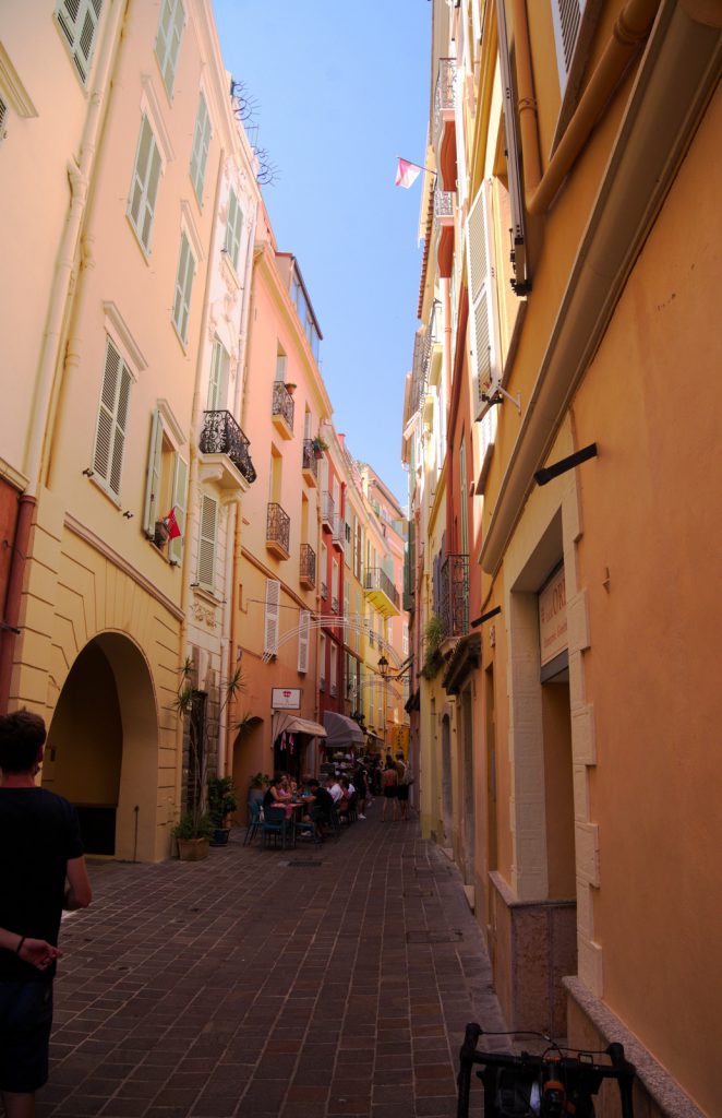 ulička starého Monaka na Skále