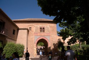 Alhambra průchod k jádru pevnosti Alcazaba