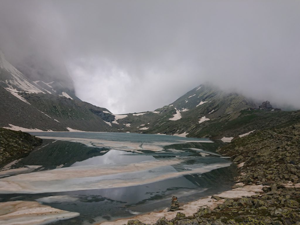 V červenci zamrzlé Lago Grande di Viso