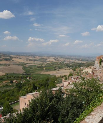 pohled z Montepulciana do údolí