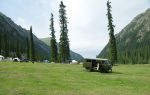 tábor v údolí řeky Karakol