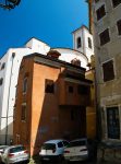 jsou tu malé uličky i domy Via della Bora