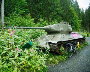 ruský tank na rakouské straně průsmyku Wurzen