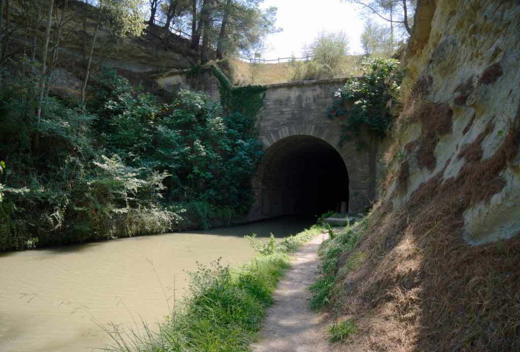 Canal du Midi vede tunelem La Malpas